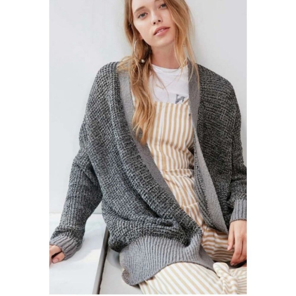 ‼️3/$30‼️ Urban Outfitters Carson Gray Slouchy Cardigan Sweater XS Relaxed Fit